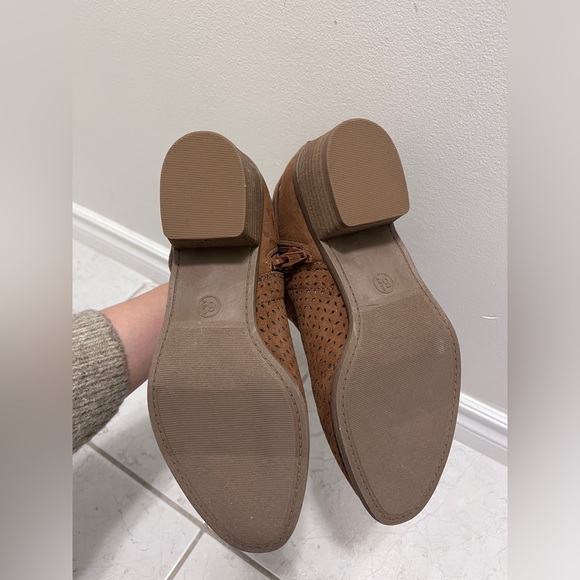 Universal Thread brown heeled booties in size US 6.5 - Picture 4 of 4